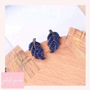 BEAUTIFUL High-End Gunmetal Finish Leaf Studs w Bright Blue Crystal Minimalist